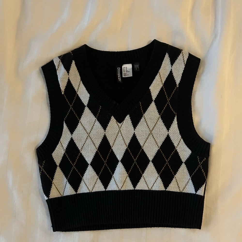 H&M Argyle Sweater Vest in Black and White